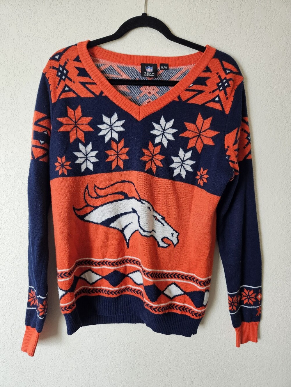 Team Apparel Denver Broncos Navy, Orange & White V-Neck Sweater